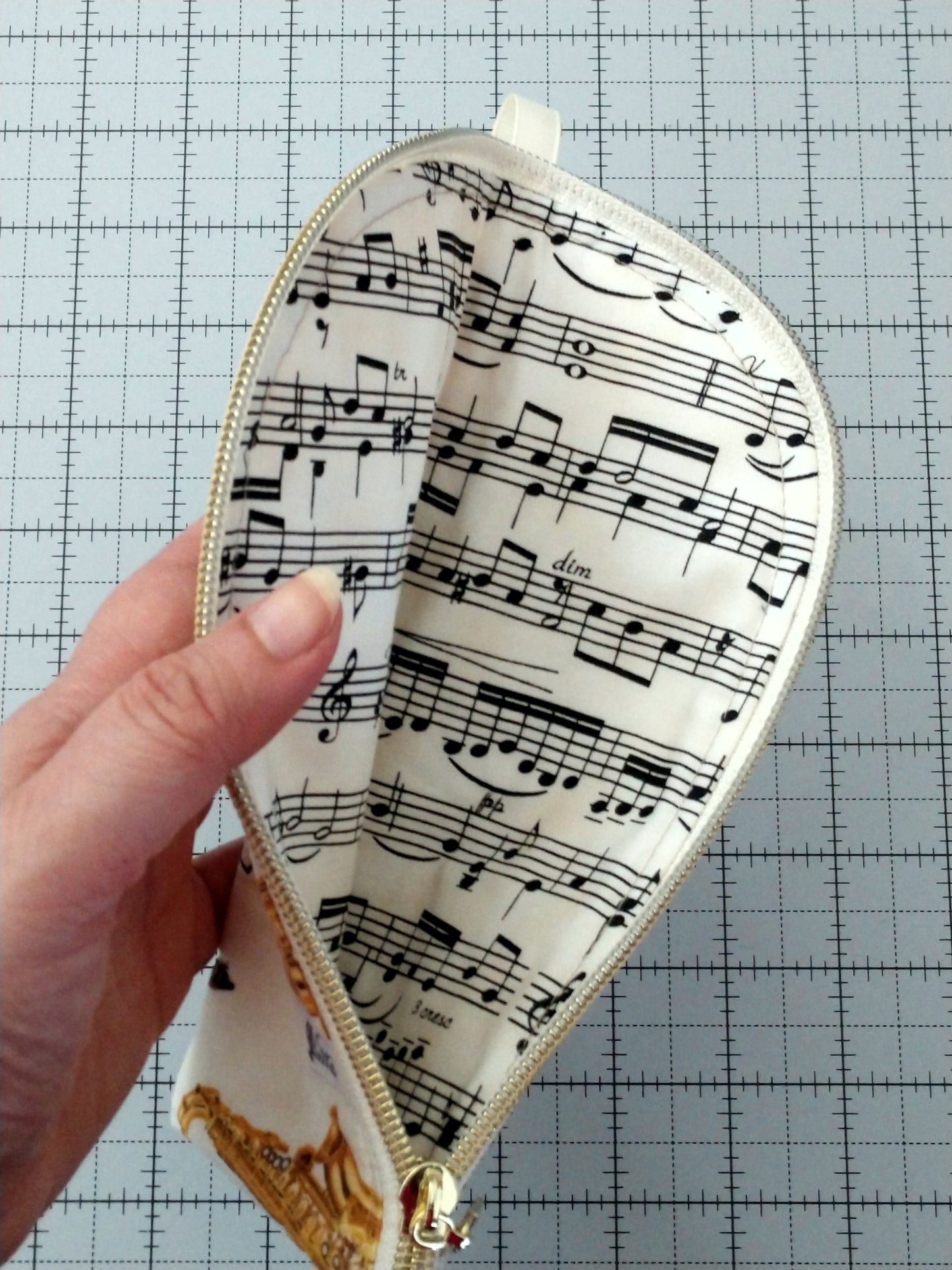 Music Themed Soft Eyeglass Case w/ Side Zipper - Saxophones