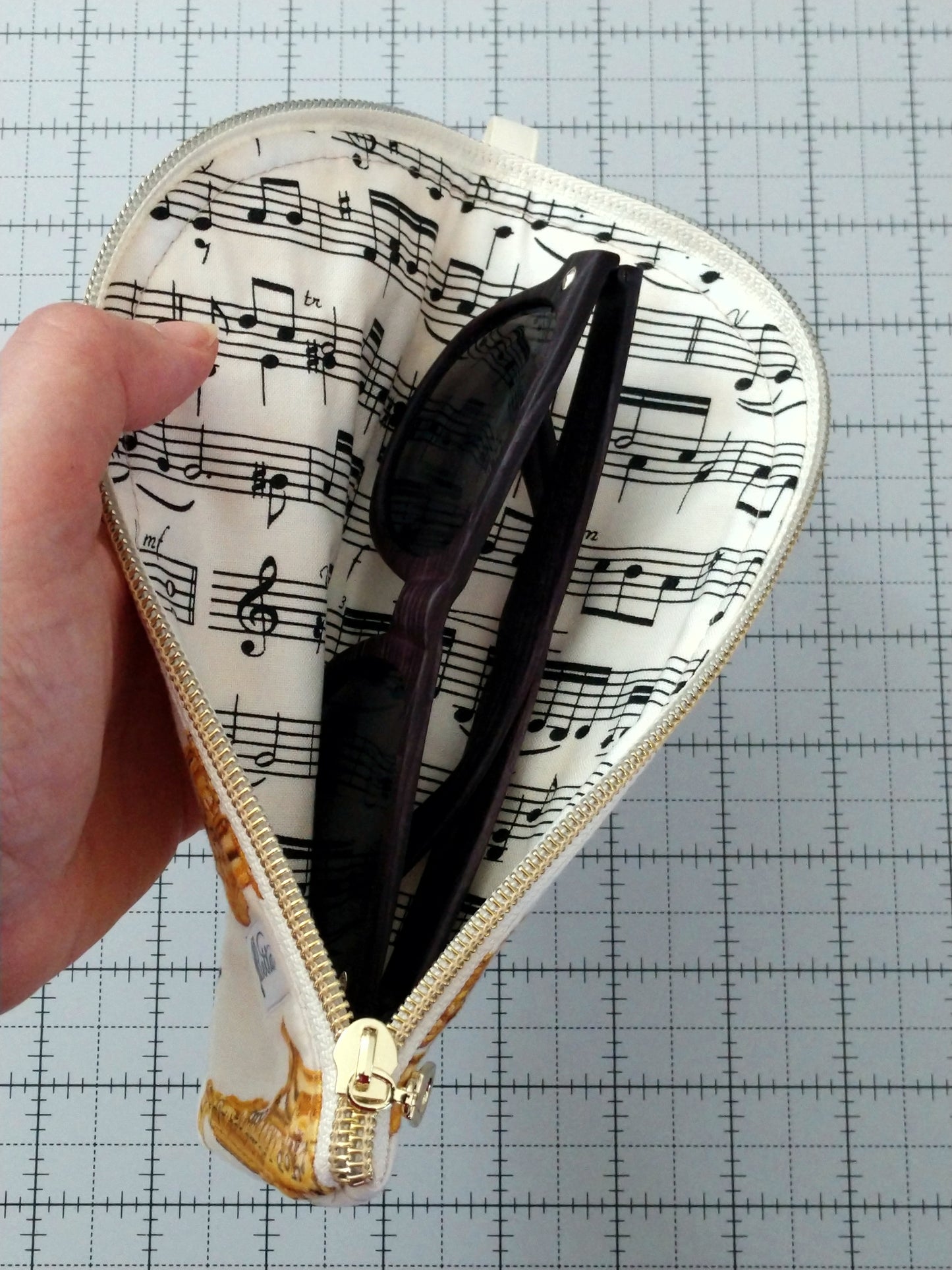 Music Themed Soft Eyeglass Case w/ Side Zipper - Saxophones